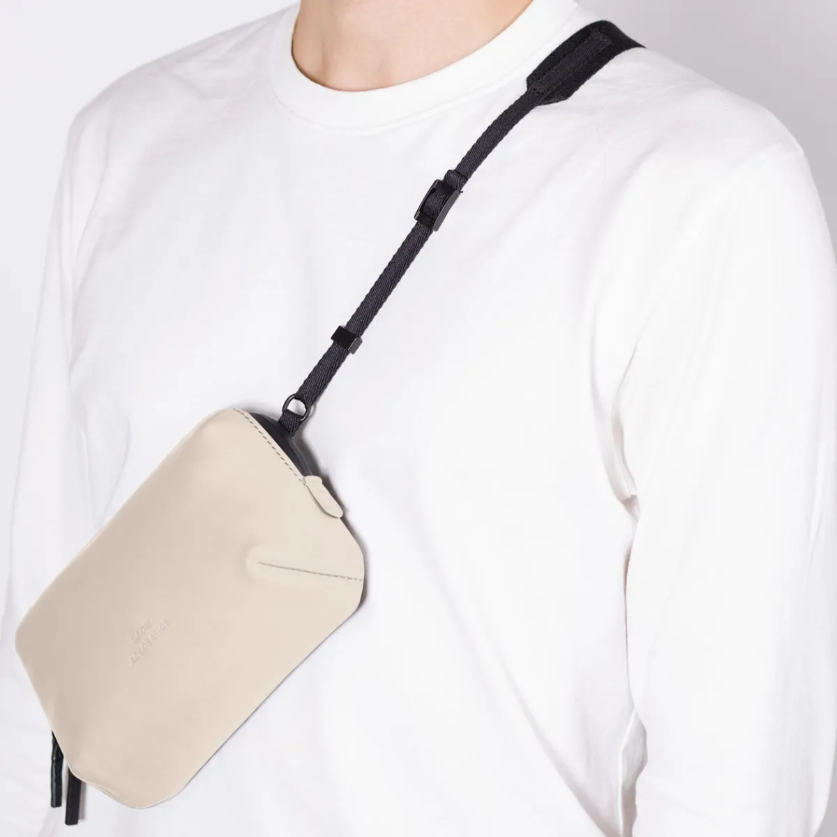 Lotus Series | Crossbody-taschen | Ucon Acrobatics Ando Medium Bag LightSand