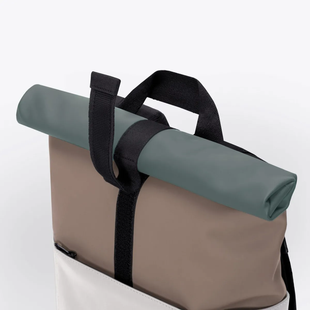 Lotus Infinity Series | Hajo Medium | Ucon Acrobatics Hajo Medium Backpack DarkSand-GlacierGrey
