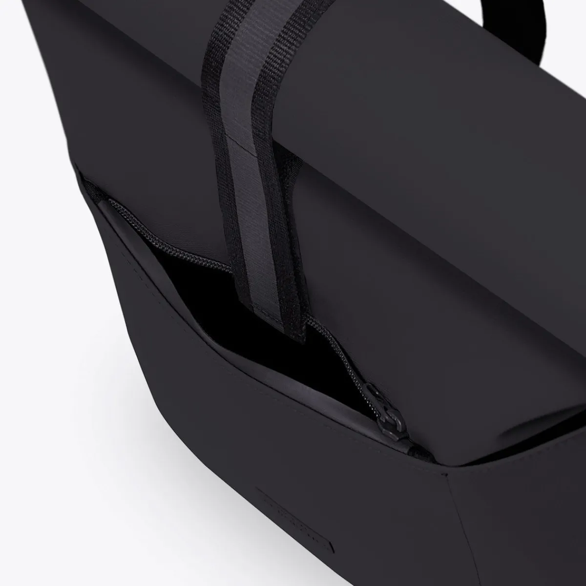 Aloe Series | Hajo Medium | Ucon Acrobatics Hajo Medium Backpack Black-Black