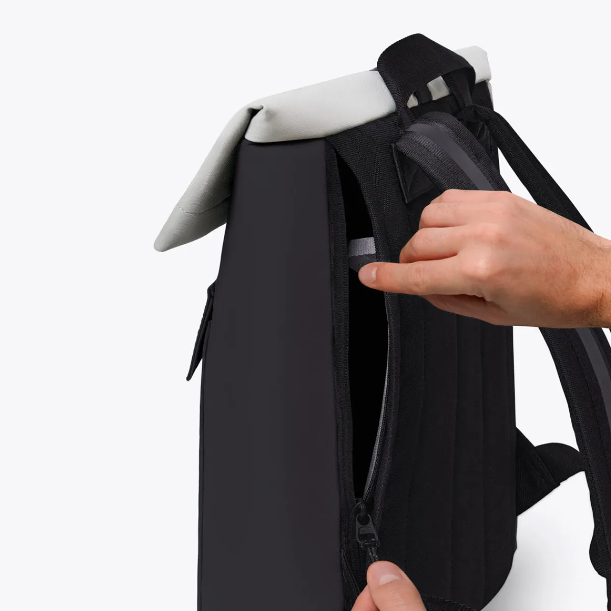 Aloe Series | Jannik Medium | Ucon Acrobatics Jannik Medium Backpack Black-LightGrey