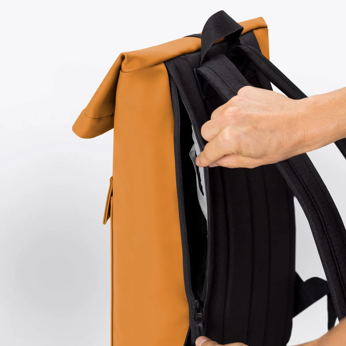Lotus Infinity Series | Jannik Medium | Ucon Acrobatics Jannik Medium Backpack HoneyMustard