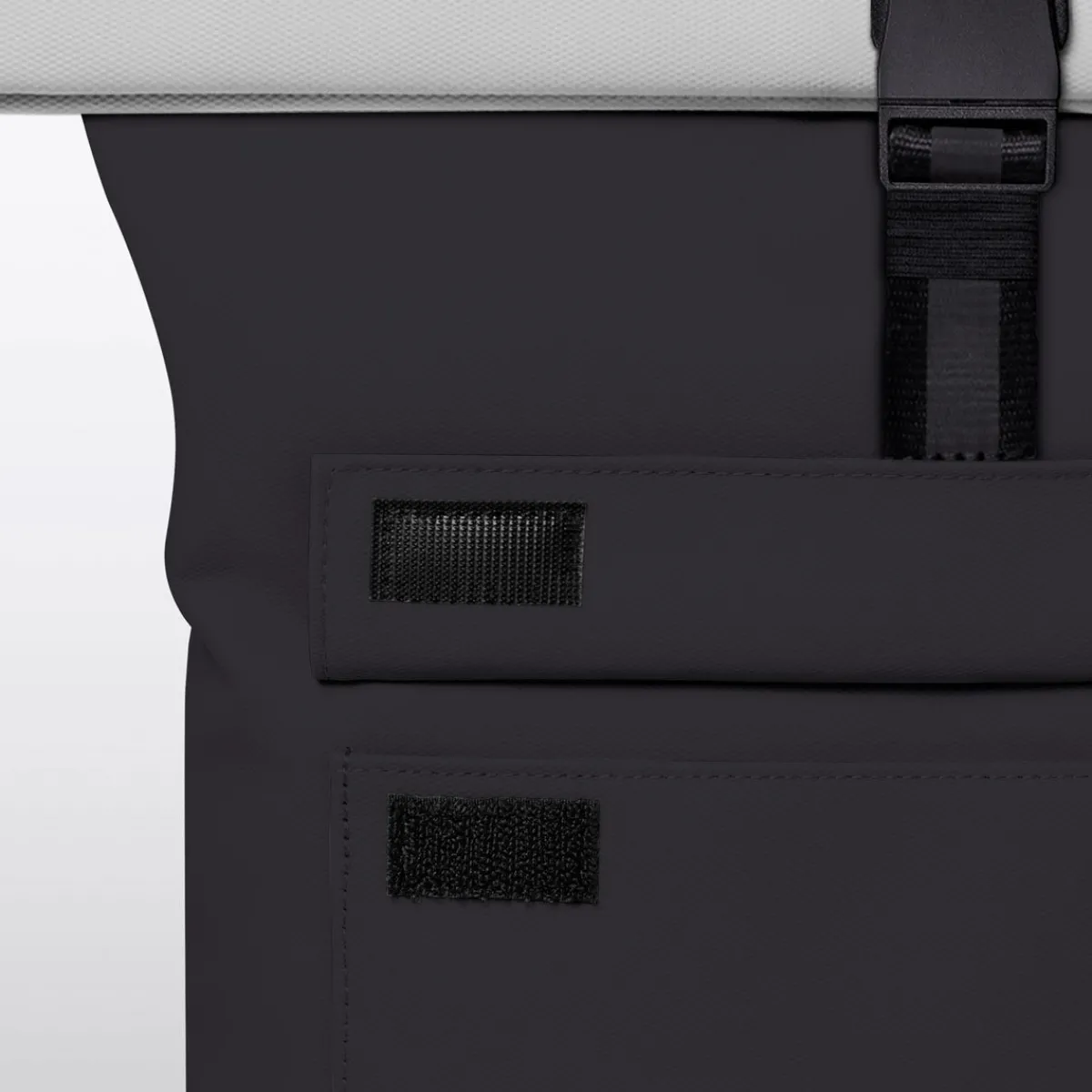 Aloe Series | Jannik Medium | Ucon Acrobatics Jannik Medium Backpack Black-LightGrey