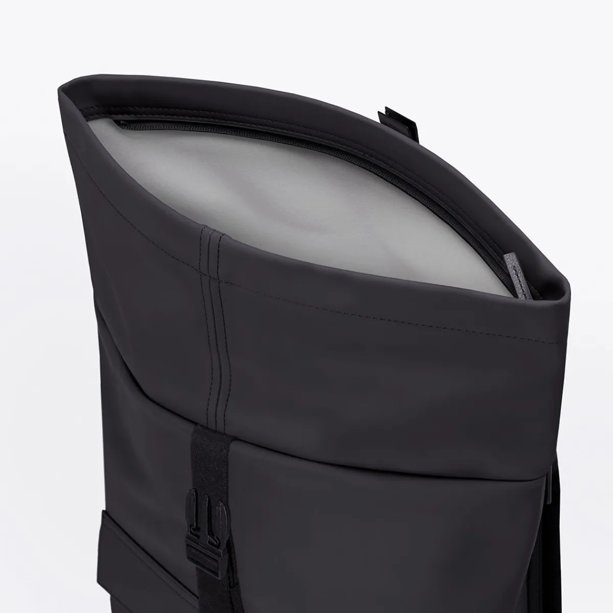 Lotus Infinity Series | Jannik Medium | Ucon Acrobatics Jannik Medium Backpack Black
