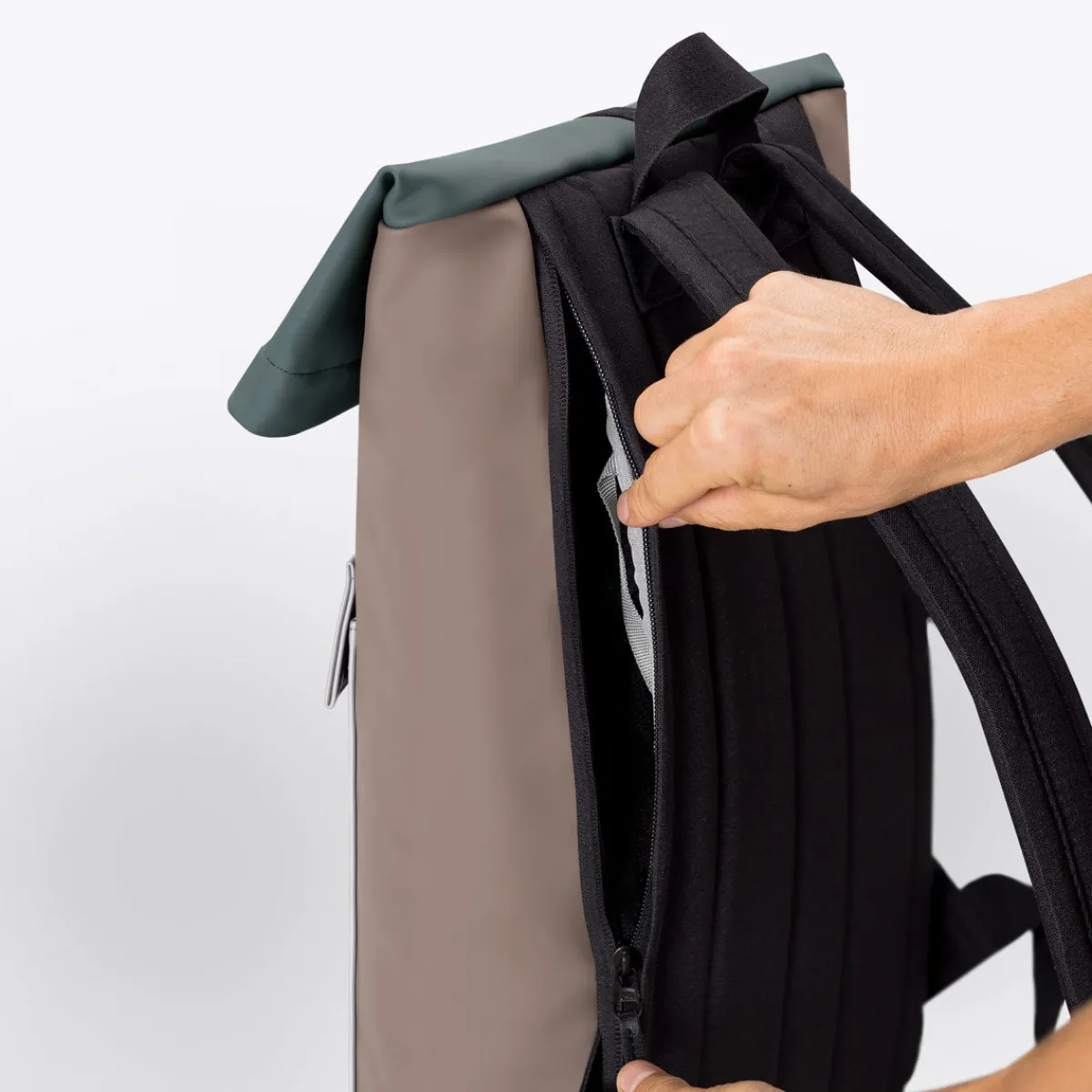 Lotus Infinity Series | Jannik Mini | Ucon Acrobatics Jannik Mini Backpack DarkSand-GlacierGrey