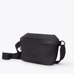 Lotus Series | Jona Medium | Ucon Acrobatics Jona Medium Bag Black