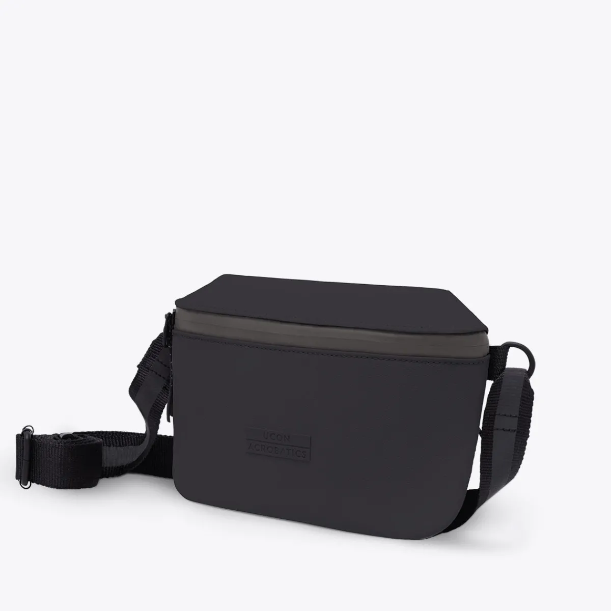 Jona Medium | Aloe Series | Ucon Acrobatics Jona Medium Bag Black