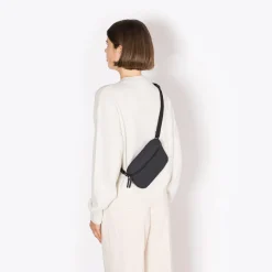 Lotus Infinity Series | Jona Medium | Ucon Acrobatics Jona Medium Bag Black