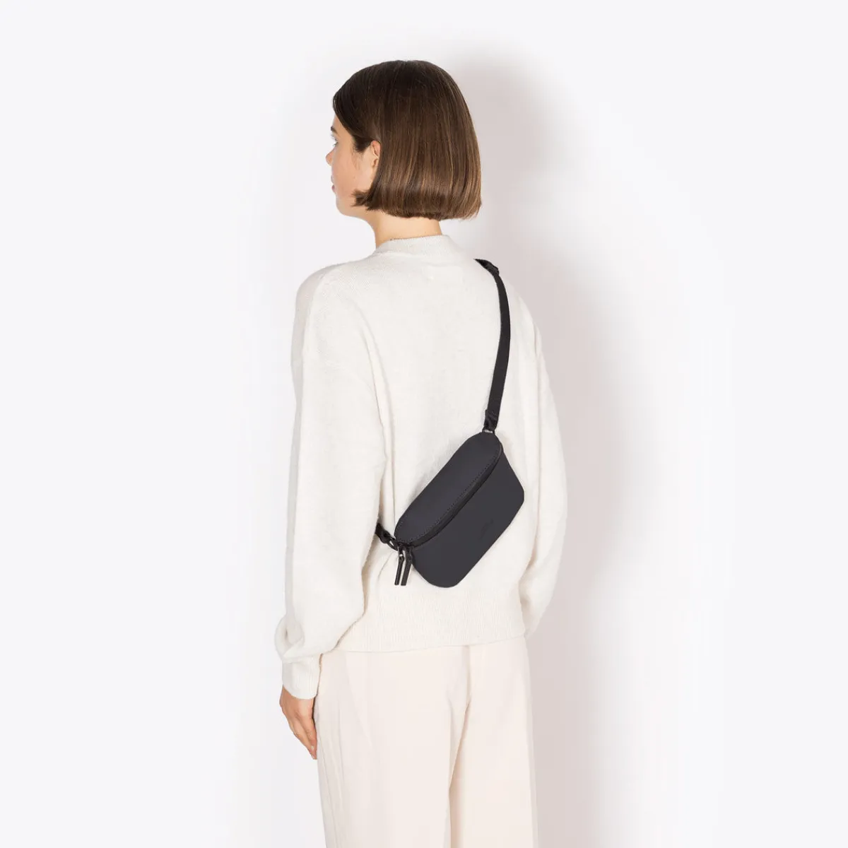 Lotus Infinity Series | Jona Medium | Ucon Acrobatics Jona Medium Bag Black