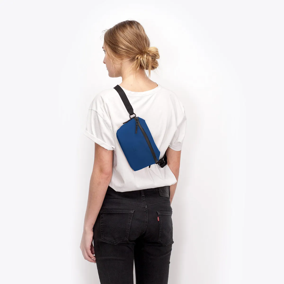 Lotus Series | Jona Medium | Ucon Acrobatics Jona Medium Bag RoyalBlue