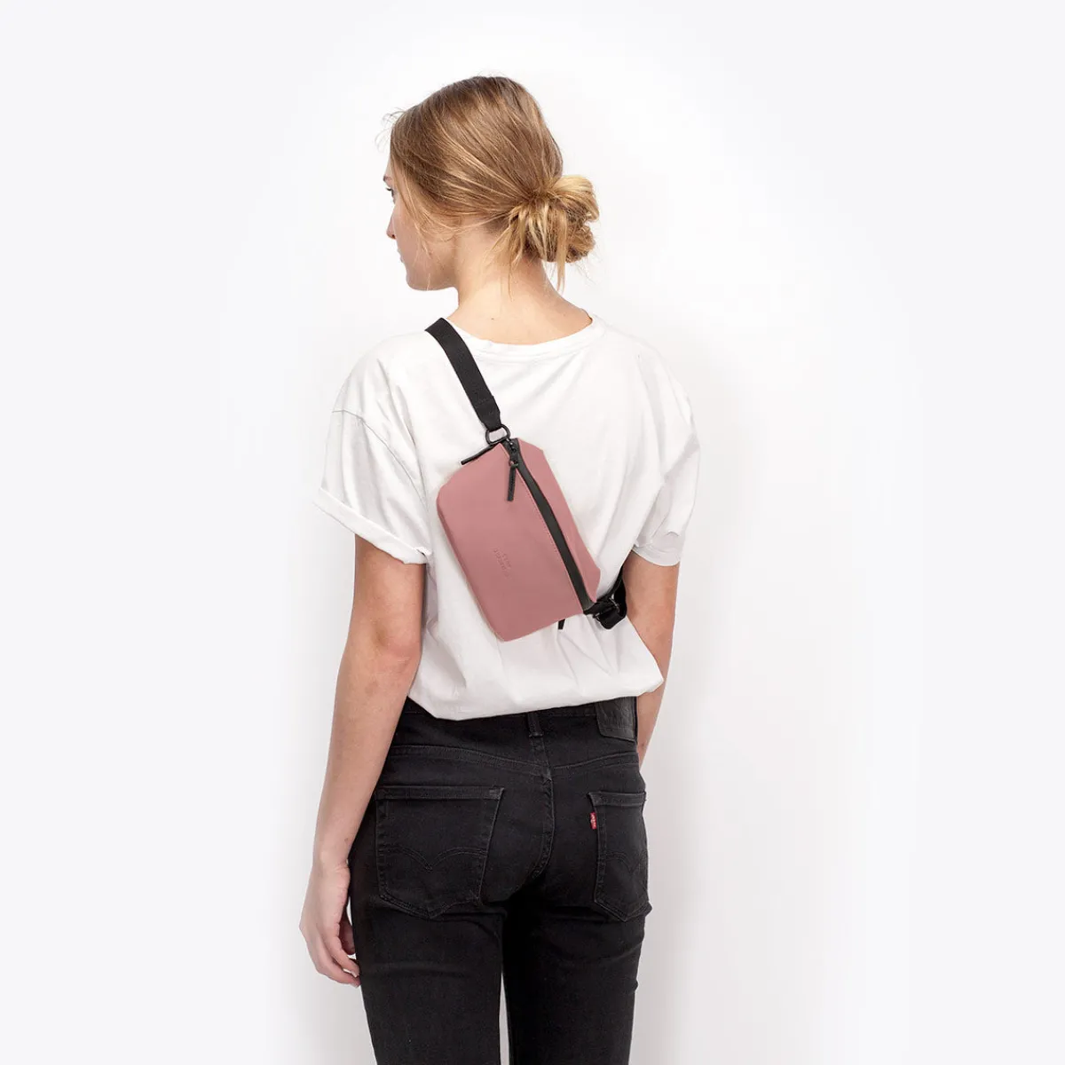 Lotus Series | Jona Medium | Ucon Acrobatics Jona Medium Bag DarkRose