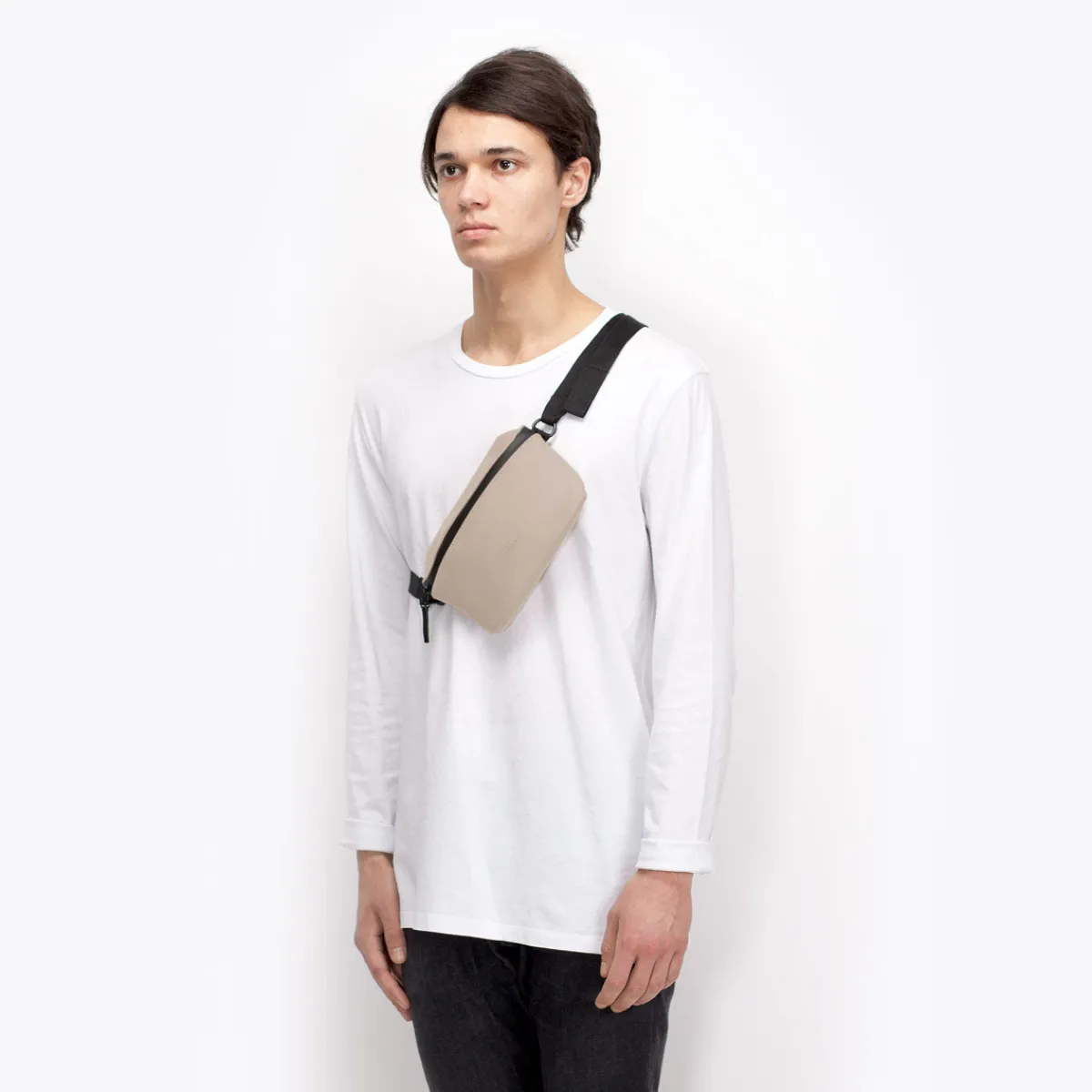 Lotus Infinity Series | Jona Medium | Ucon Acrobatics Jona Medium Bag Sand