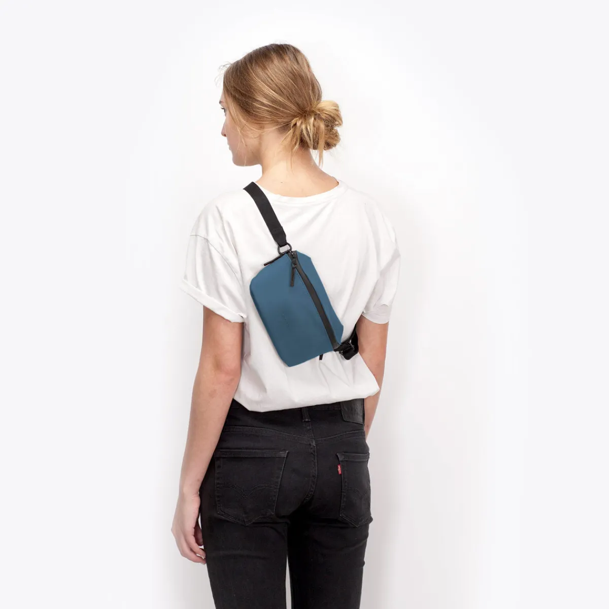 Lotus Infinity Series | Jona Medium | Ucon Acrobatics Jona Medium Bag Petrol