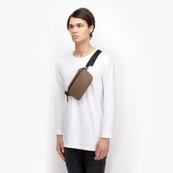 Lotus Infinity Series | Jona Medium | Ucon Acrobatics Jona Medium Bag Chestnut