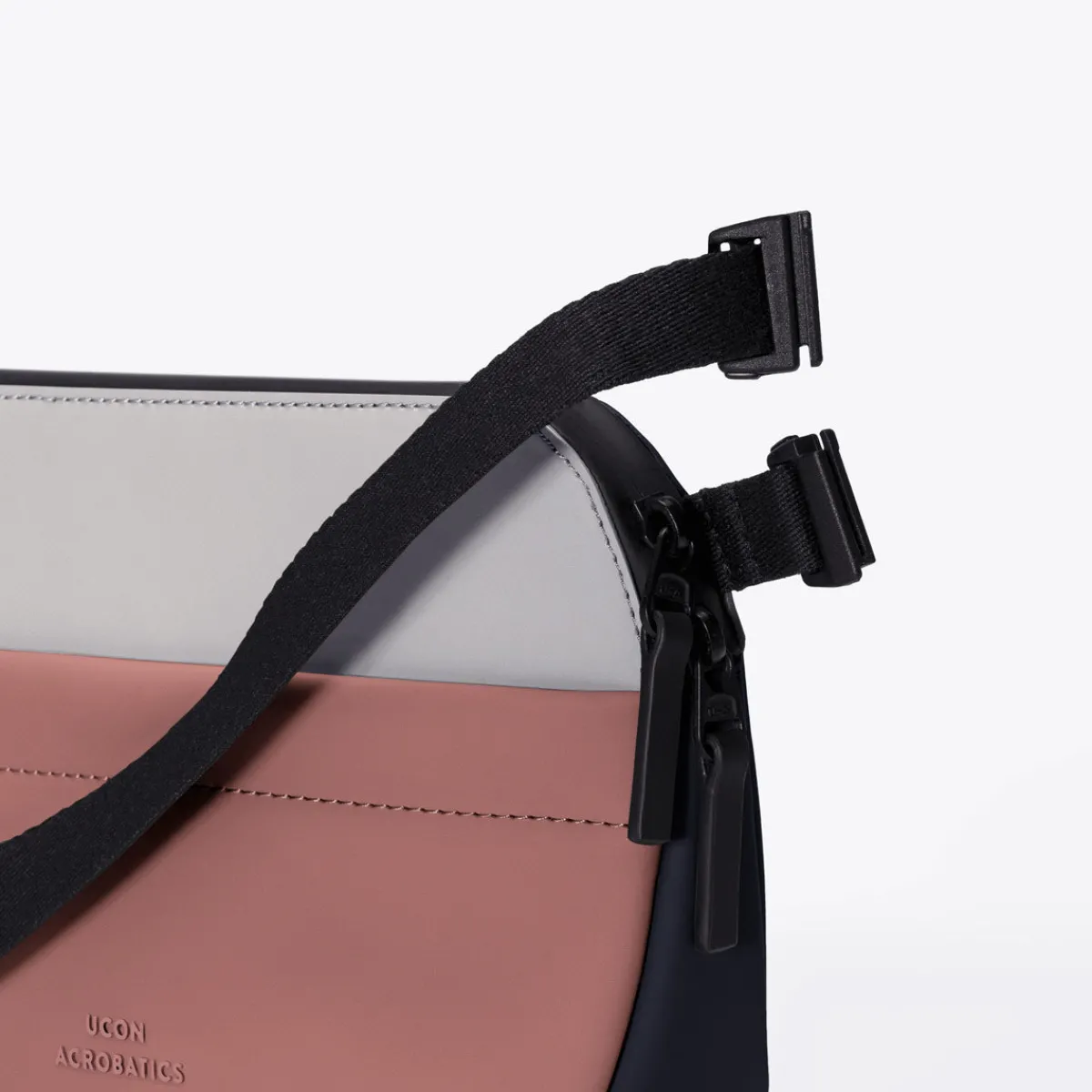 Lotus Infinity Series | Umhängetaschen | Ucon Acrobatics Melvin Medium Bag GlacierGrey-DarkRose