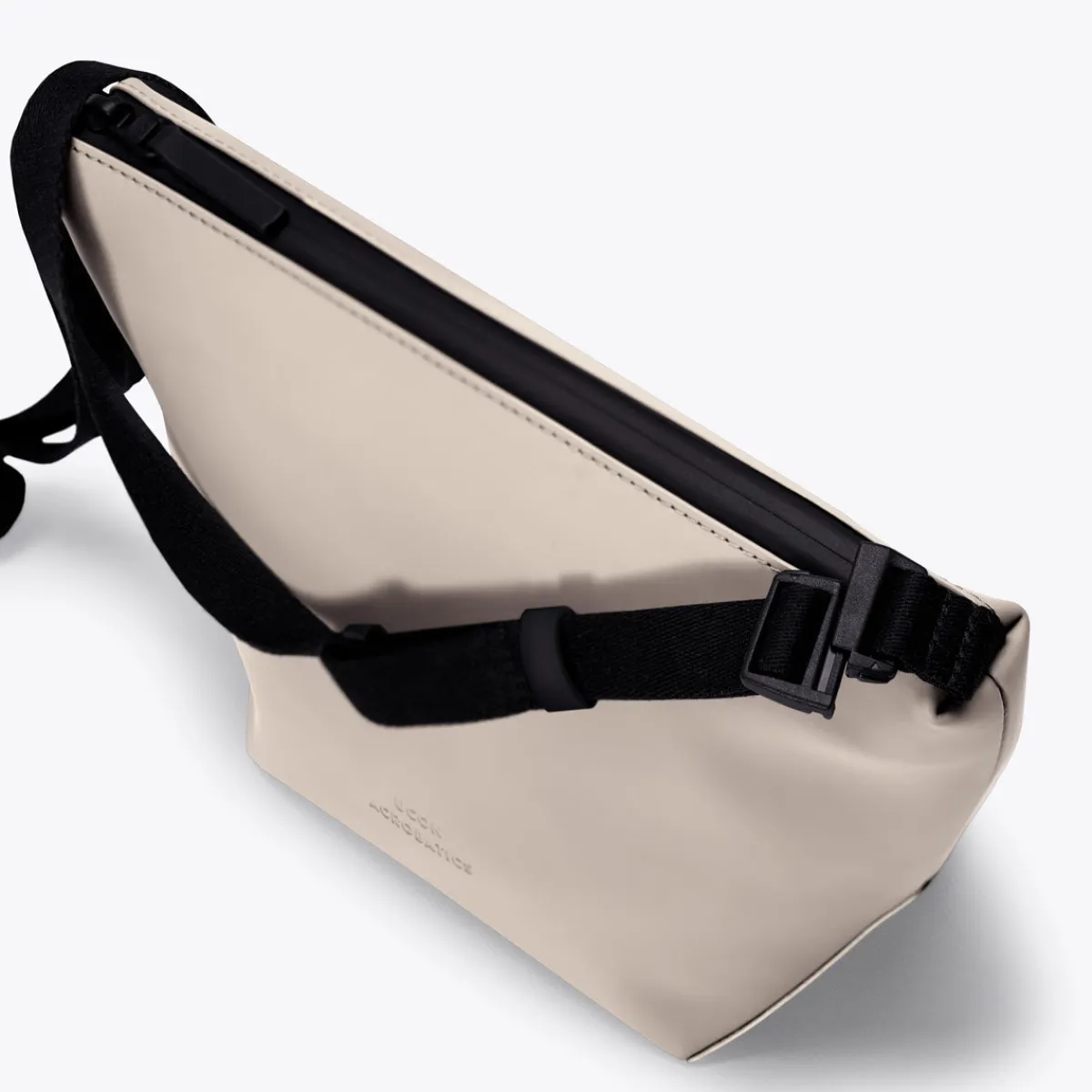 Lotus Series | Umhängetaschen | Ucon Acrobatics Nola Bag LightSand