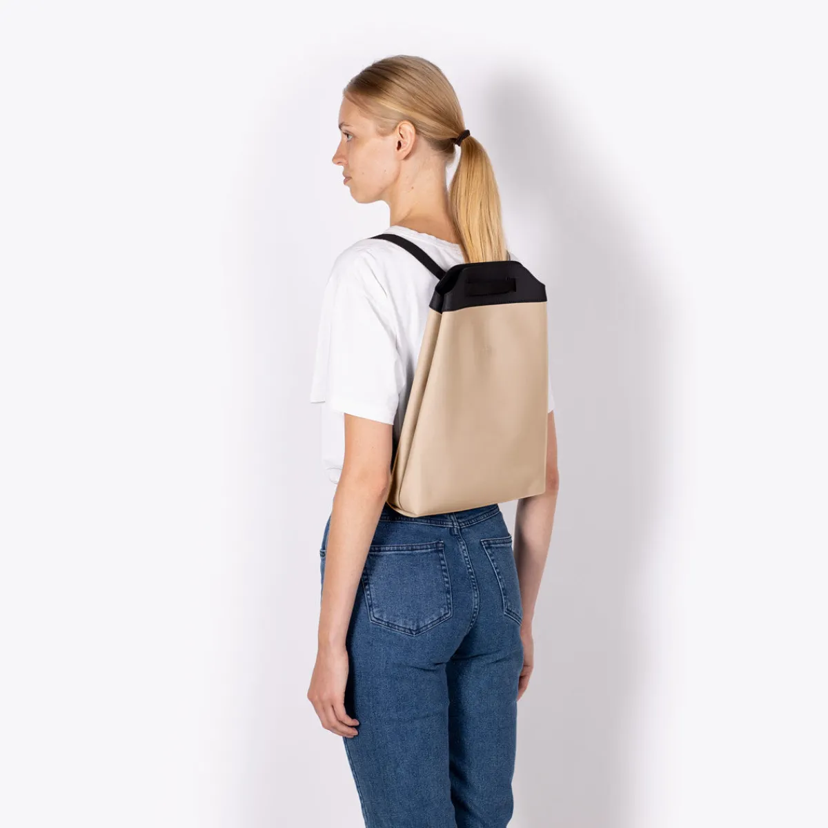 Lotus Series | Umhängetaschen | Ucon Acrobatics Una Bag LightAlmond