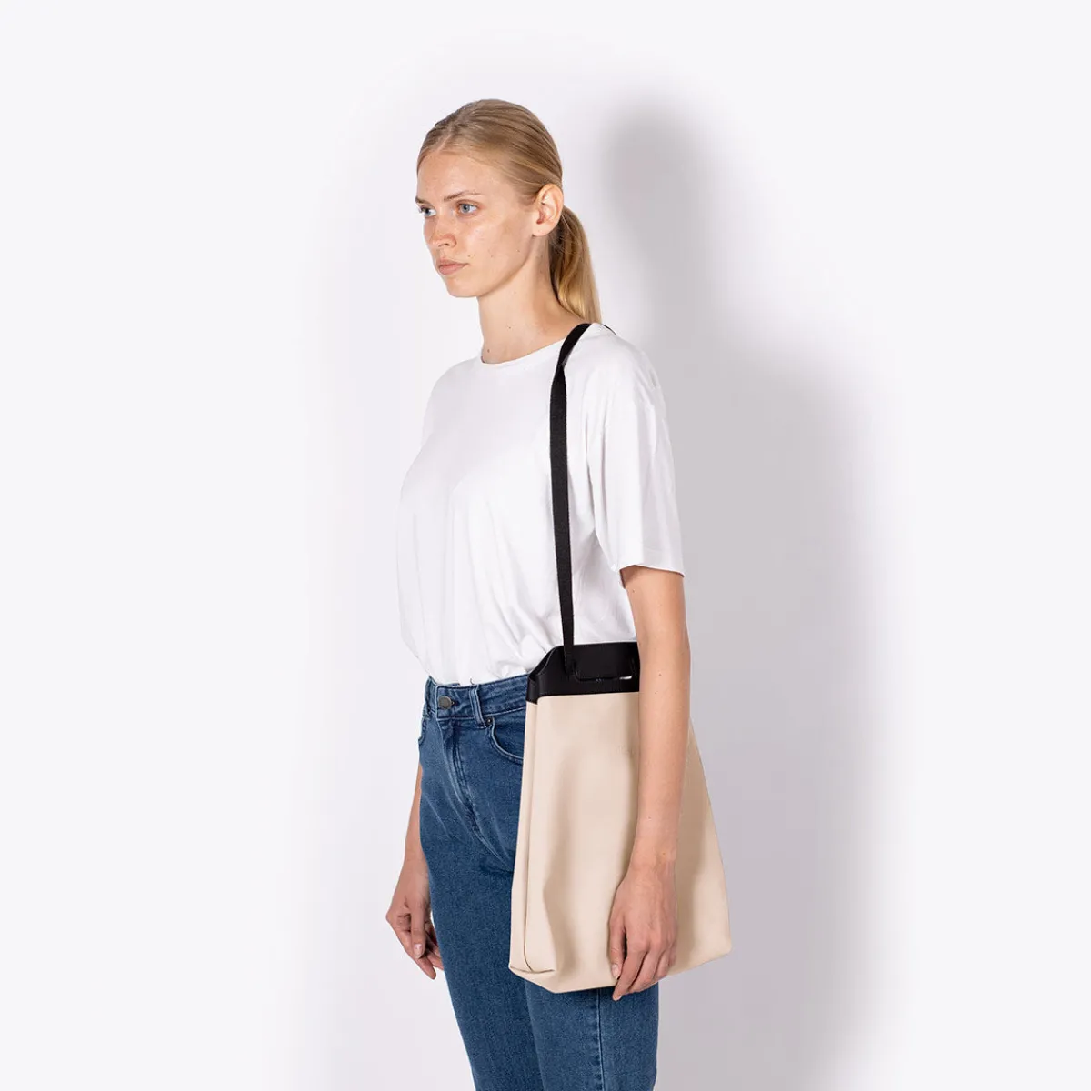 Lotus Series | Umhängetaschen | Ucon Acrobatics Una Bag LightApricot