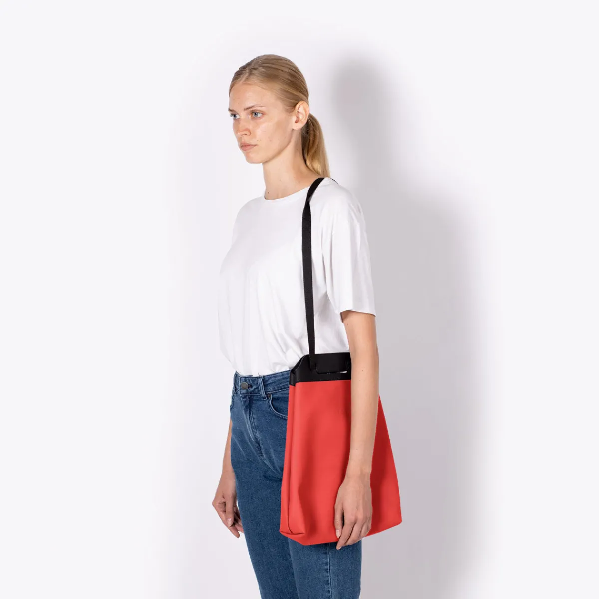 Lotus Series | Umhängetaschen | Ucon Acrobatics Una Bag Red